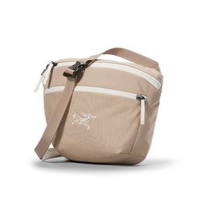 Never worn, brand new Arc’teryx Mantis 2 waist pack in neutral zone.